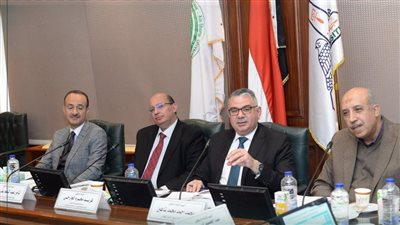 للتحويل للبرامج الخاصة.. إطلاق برنامج منح دراسية كاملة لأوائل الشعبة العربية بتجارة عين شمس