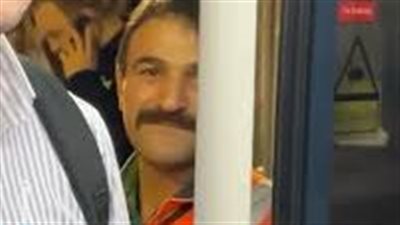  بلّغوا عني سلامًا كثيرًا لـ رسول الله.. نداء مؤثر من عامل بمطار إسطنبول يفتح له طريق زيارة مكة