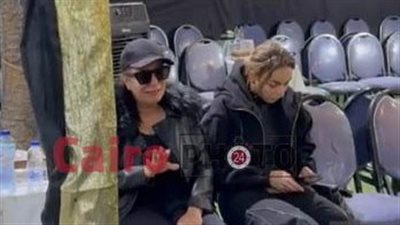 عريس الجنة.. انهيار لمياء الأمير في عزاء شقيقها الفنان الراحل طارق الأمير