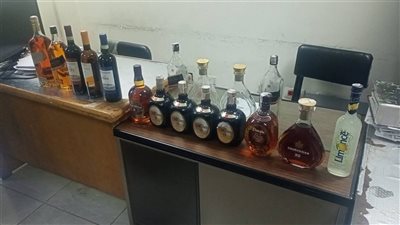 بتعويضات 3.7 مليون جنيه.. مكافحة التهرب الجمركي بأسوان تضبط 17 زجاجة كحول أجنبية مهربة