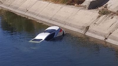 تفاصيل نجاة طبيب أسنان شهير من الغرق بعد سقوط سيارته في ترعة بالأقصر