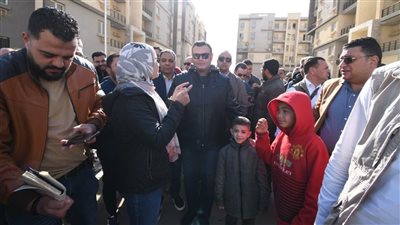 وزير الإسكان يُغير مسار جولته بسكن مصر بالقاهرة الجديدة نزولًا على رغبة أحد الحاجزين لمعاينة شكواه