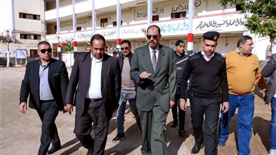 محافظ سوهاج يتفقد عددًا من لجان انتخابات الإعادة لمجلس النواب