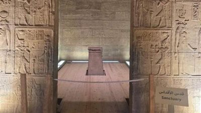 إجراء مؤقت لحماية النقوش من التكدس.. غلق قدس الأقداس بمعبد فيلة بأسوان| خاص