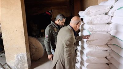 ضبط مخبز سياحي ومحل كشري لحيازتهما دقيق وملح دون فواتير بشبرا الخيمة