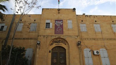 القرار كسر ضهرنا.. مصريون مقيمون بـ عمان يستغيثون بعد ارتفاع الرسوم المدرسية لغير الأردنيين