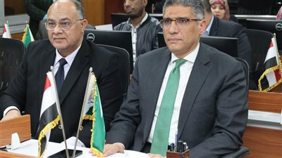 جانب من متابعة المحافظ 