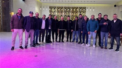 هاني أبو ريدة مع لاعبي منتخب مصر    