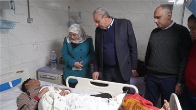 أكلوا مكرونة باللحمة.. محافظ الغربية يطمئن على 17 عاملًا مصابًا بادعاء تسمم غذائي بالمحلة 