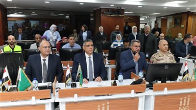 محافظ الجيزة يتابع أعمال فتح لجان جولة الإعادة لانتخابات النواب من داخل مركز السيطرة للطوارئ