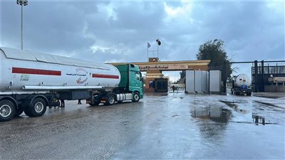 الهلال الأحمر المصري يدفع بـ 7400 طن مساعدات إنسانية و9 آلاف بطانية إلى غزة