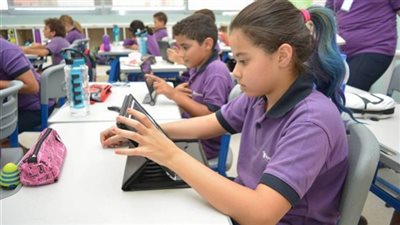 إيصالات أمانة ومنع من الامتحان.. إعلامية تكشف ممارسات صادمة من إدارة مدرسة لغات بالجيزة ضد أبناءها