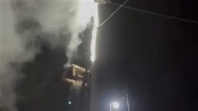 اندلاع حريق في عمود كهرباء بالدقهلية.. وشاب ينقذ الموقف: مفكرتش غير في أهل القرية