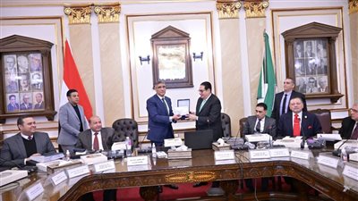 محافظ الجيزة ورئيس جامعة القاهرة يتفقان على تفعيل 40 ساعة مشاركة مجتمعية للطلاب في محو الأمية والتنمية المجتمعية