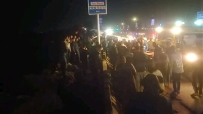 اصطدم بالحاجز الخرساني.. مصرع شخص وإصابة 5 آخرين في انقلاب ميكروباص على طريق طنطا – كفر الشيخ