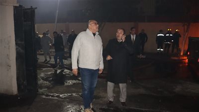 محافظ القليوبية ومدير الأمن يتابعان ميدانيًا إخماد حريق بمخزن كراتين بيض على مساحة 1200 متر