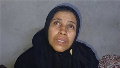 مش هناخد عزاه إلا بعد القصاص.. والدة سائق توك توك مقتول بالمنيا تطالب بالعدالة