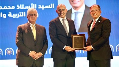 أعتز بكوني أحد أبنائها.. ماذا قال وزير التعليم بعد تكريمه في اليوبيل الذهبي لجامعة حلوان؟