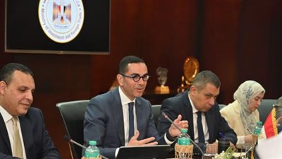 مباحثات مصرية إماراتية لتعزيز التجارة والاستثمار ودفع التعاون في القطاعات ذات الأولية