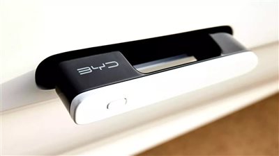 الصين تحظر مقابض أبواب السيارات المصممة على غرار مقابض تسلا