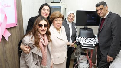 نوال الدجوي تتبرع للمعهد القومي للأورام بجهاز موجات صوتية متطور بوحدة فحص أورام الثدي