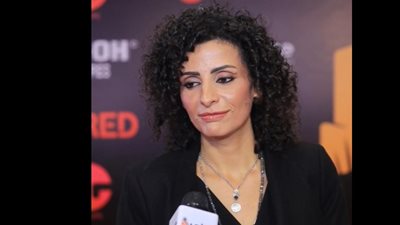 المخرجة سارة نوح: فيلم إن غاب القط يخلو من الجرأة.. وتحمست للعمل مع آسر ياسين وأسماء جلال