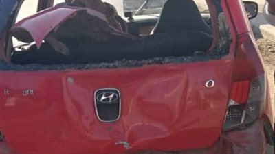 لو ممشيتيش هنرميكي قدام القطر.. محامية تستغيث من تعدي أشخاص عليها ووالدتها وتهشيم سيارتها ببنها