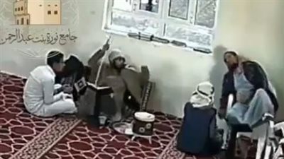 حسن الختام.. محفظ قرآن يمني يفارق الحياة خلال حلقة تحفيظ داخل المسجد