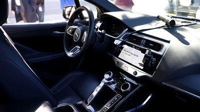 دراسة: رصد نشاط دماغ الركاب قد يُحسن سلامة المركبات ذاتية القيادة