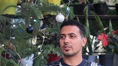 تنافس الصناعية.. صاحب مشتل متخصص في بيع أشجار الكريسماس الطبيعية: سعرها أرخص وبتحسن جو البيت 