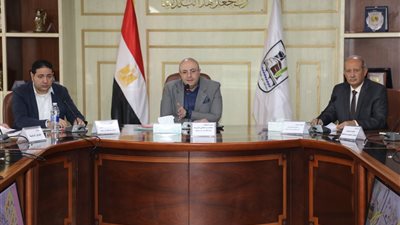 محافظ بني سويف يبحث مستجدات العمل بملف تقنين الأراضي 