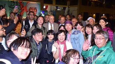 سيرًا على الأقدام.. محافظ الأقصر يقطع 5 كيلومترات لمشاركة المواطنين احتفالات رأس السنة 2026