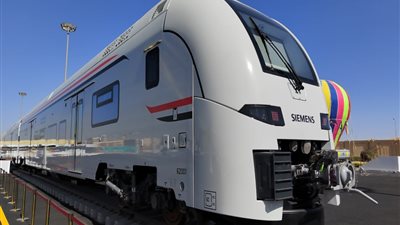 نقل الكهرباء توقع عقدين لتدعيم الشبكة الكهربائية للقطار السريع والمشروعات القومية