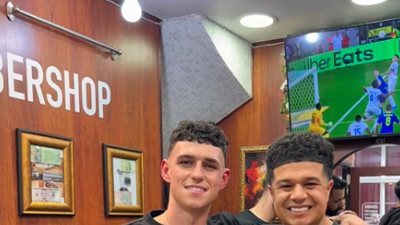 اشتهر بتصفيفه شعر فودين.. حلاق في هولندا يزعم التنازل عن الجنسية المصرية بسبب إجراءات السفارة