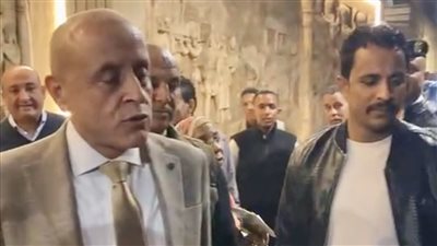 دوركم مهم وشرفتوا بلدنا.. محافظ الأقصر يجبر بخاطر عمال النظافة في ليلة رأس السنة