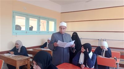 طلاب النقل الثانوى الازهرى يؤدون امتحان اليوم قبل الأخير من امتحانات نصف العام بجنوب سيناء 