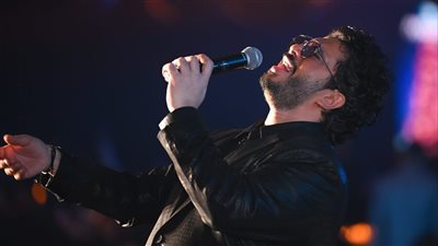 برعاية القاهرة 24.. مصطفى حجاج يتألق في حفل رأس السنة بنتظيم وليد منصور