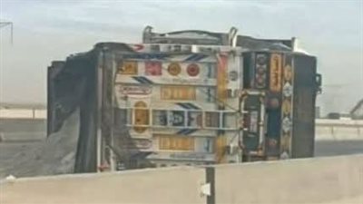 بعد انقلاب سيارة نقل.. انتظام الحركة المرورية بطريق السويس - العين السخنة