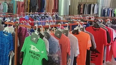 إقامة معرض لتوزيع الملابس بالمجان دعمًا لـ 17 قرية بمركز الشهداء بالمنوفية 