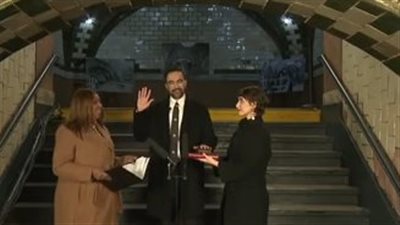 واضعا يده على مصحفين.. زهران ممداني يؤدي اليمين الدستورية عمدة لـ نيويورك داخل محطة مترو تاريخية 