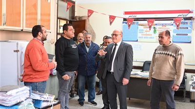 رئيس جامعة سوهاج يبدأ العام الجديد بجولة تفقدية بإدارات الجامعة لمتابعة سير العمل 