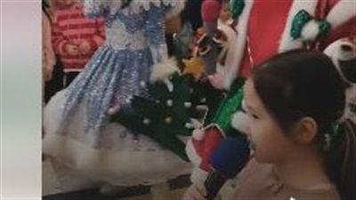 صغيرة من قرغيزستان تبهر الحضور بأدائها أغنية رحمة للعالمين في حفل رأس السنة 