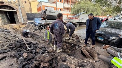 بتوجيهات محافظ القاهرة.. إصلاح خط الصرف الصحي بشارع أحمد بسيوني وإعادة الحركة لطبيعتها