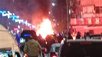 السيطرة على حريق سيارة بشارع الخضر في السويس دون إصابات