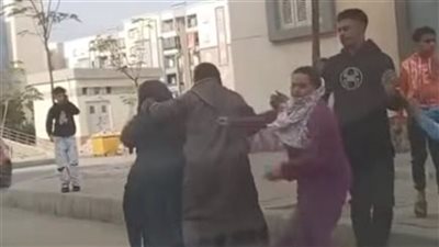 أول تعليق من المعلمة بعد اعتداء طالب ووالدته عليها بسلاح أبيض: وزارة التعليم وتعليم الجيزة كانوا ضهري وسندي