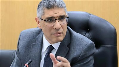 محافظ الجيزة يوجه بتسريع المشروعات القومية وحلول جذرية للنظافة والتصدي الحاسم للإشغالات