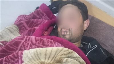 بين الحياة والموت.. أسرة نجار مسلح بالمنوفية سقط من علو خلال العمل: مهملين وضيعوا ابننا