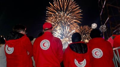 خلية عمل إنساني.. متطوعو الهلال الأحمر المصري يقضون ليلة رأس السنة على معابر فلسطين والسودان