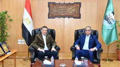 محافظ الفيوم يستقبل وزير الزراعة في مستهل زيارته لتفقد عدد من المشروعات