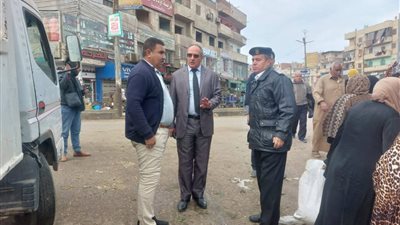 حملات لإزالة الإشغالات من الشوارع الرئيسة في شبين القناطر بالقليوبية| صور